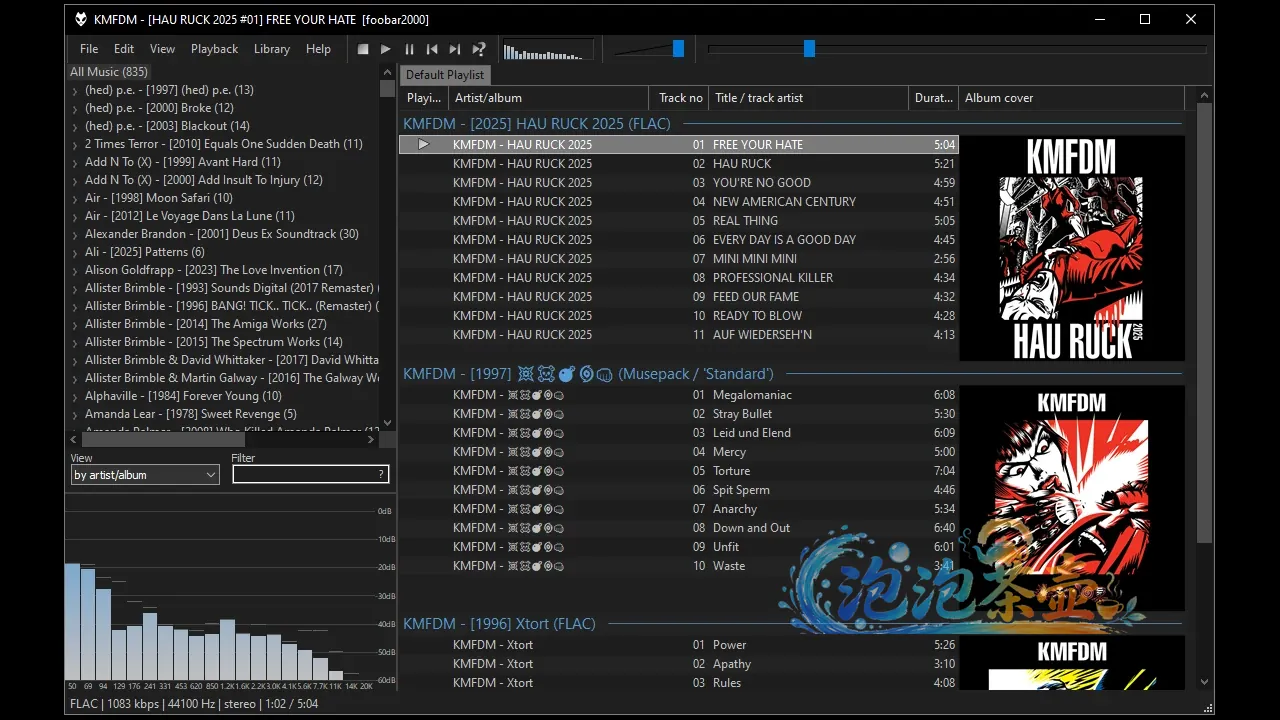 foobar2000 官方主界面,展示播放列表、专辑列表与频谱和播放控制